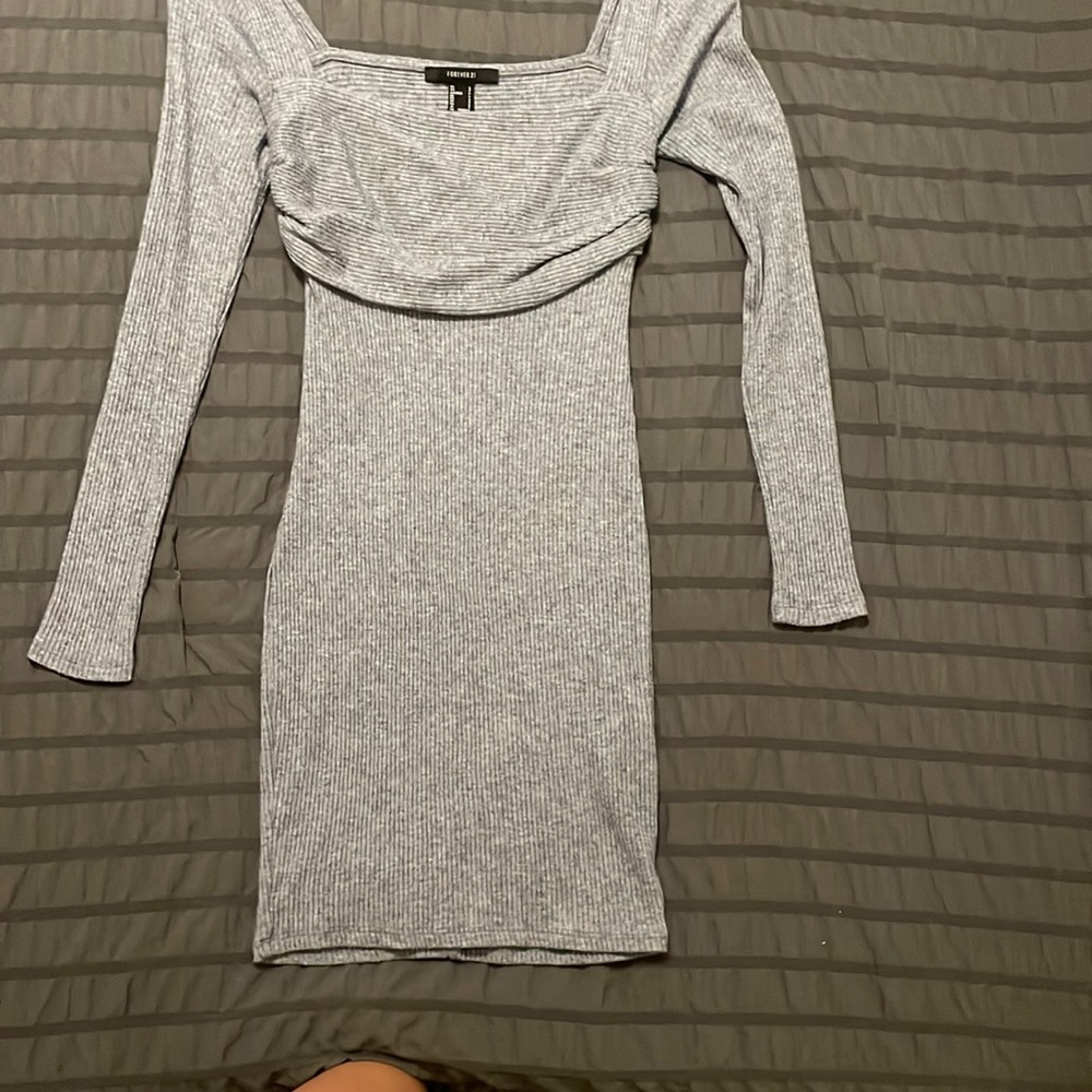 Women’s small long sleeve dress.